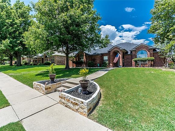 3rd image of 823 Forest Edge Ln