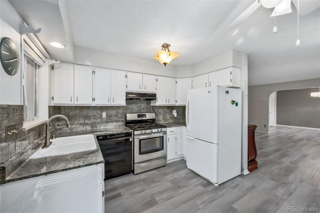412 E Thunderbird Drive