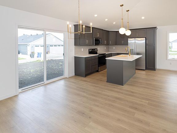 3rd image of 2575 Golden Ln S