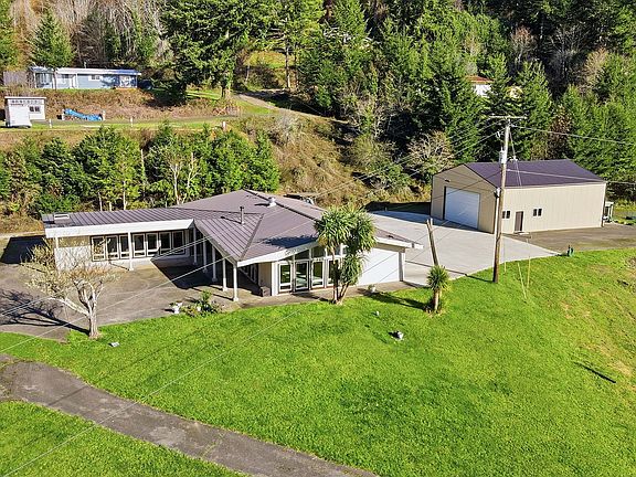 2nd image of 94475 Golf Course Ln