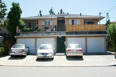 1st image of 3447 Redwood Ct #B