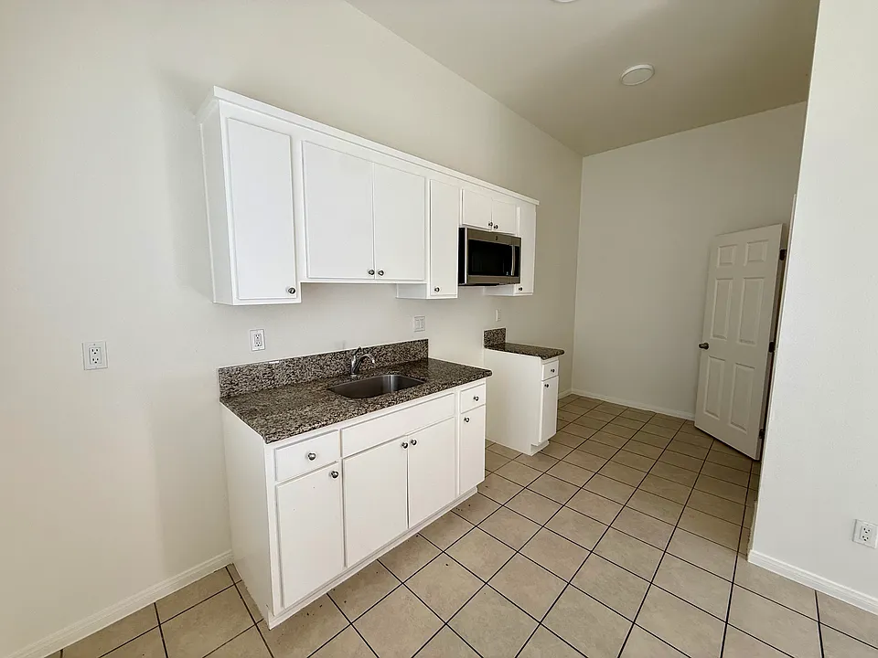 319 Hermosa Ave #13