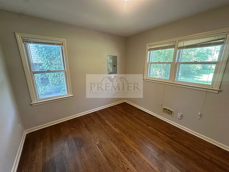 8422 Cherry St — Photo 13