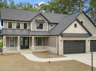 9639 Tall Grass Trl, Saint John, IN 46373