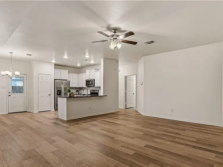 2405 Elba Dr — Photo 7