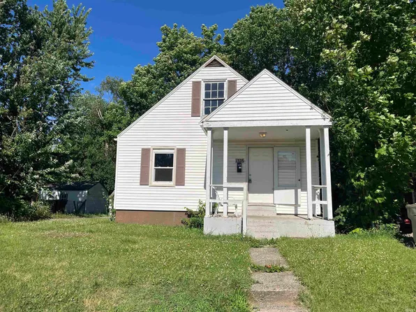 1326 Eclipse Pl, South Bend, IN 46628