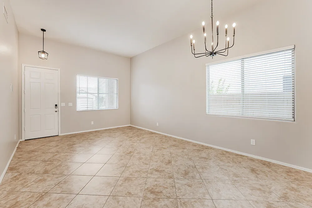 5 bed, 3.0 bath, 2199 sqft, $2,960 — Photo 4