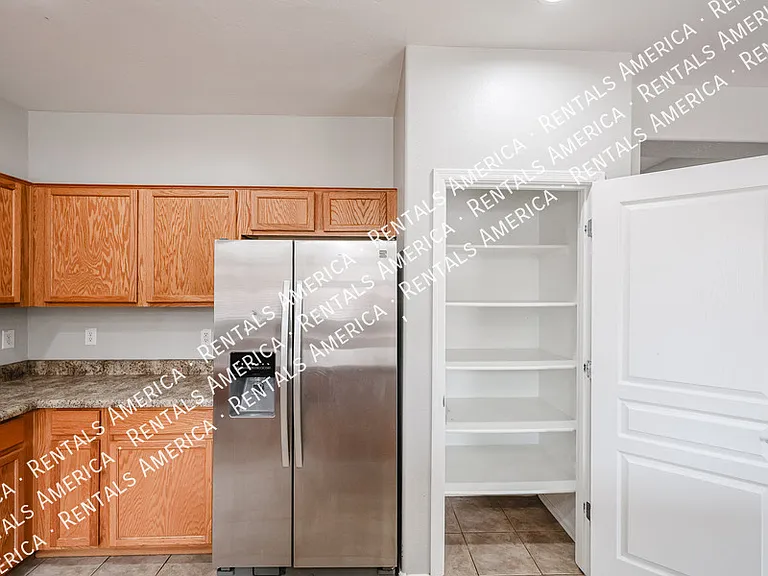 4563 E Oxford Ln — Photo 17