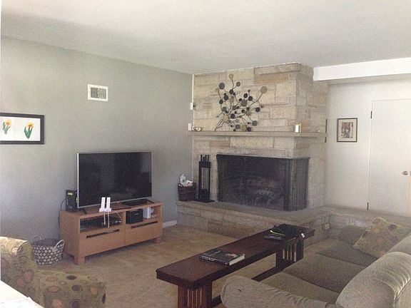 2nd image of 1143 Robinhood Ln