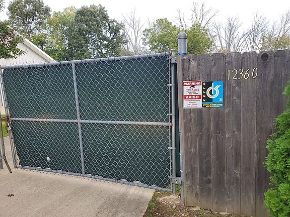 3rd image of 2830 W Grandmore Ave