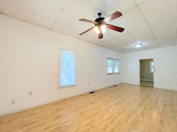 2nd image of 902 E 5th Ave