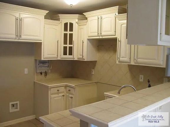 2nd image of 642 Rey Jaime St