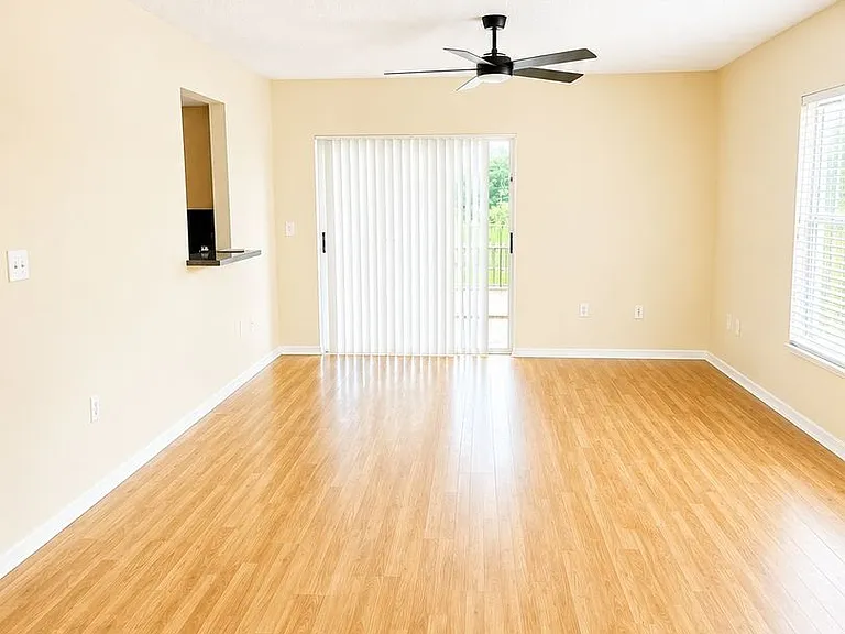 728 Burlwood St — Photo 5