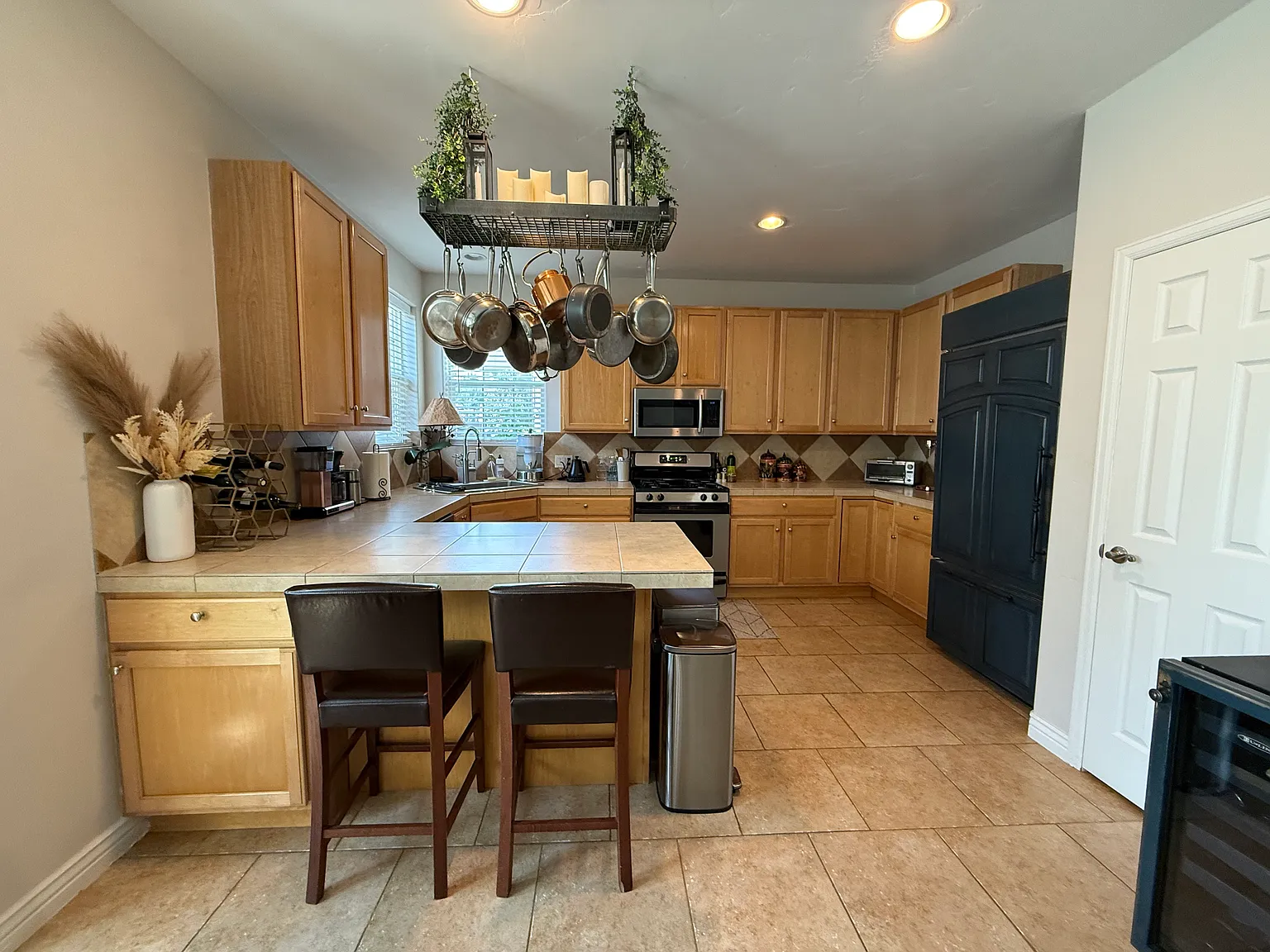4 bed, 2.5 bath, 2279 sqft, $6,000 — Photo 4