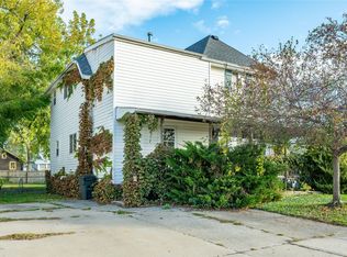 422 N 3rd Ave E, Newton, IA 50208