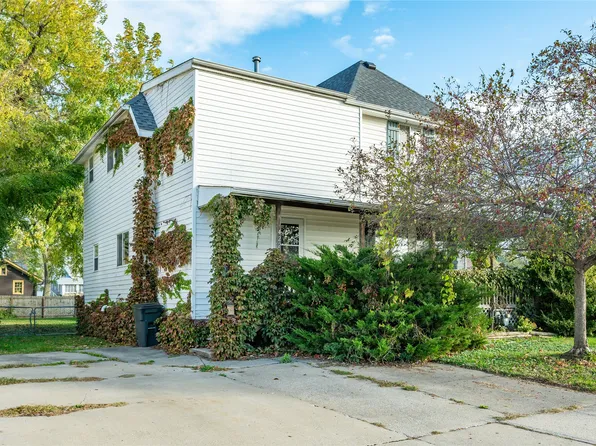 422 N 3rd Ave E, Newton, IA 50208