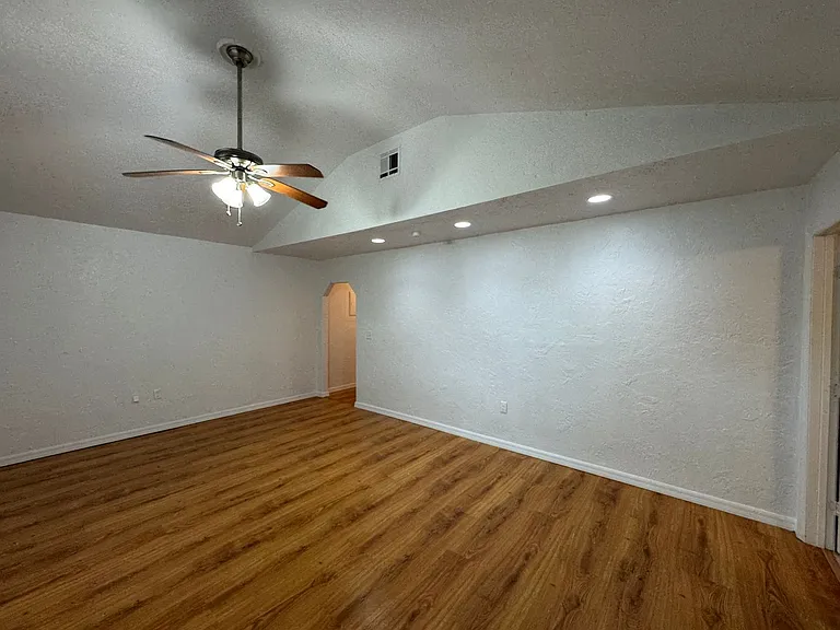 715 E Plymouth Ave — Photo 13