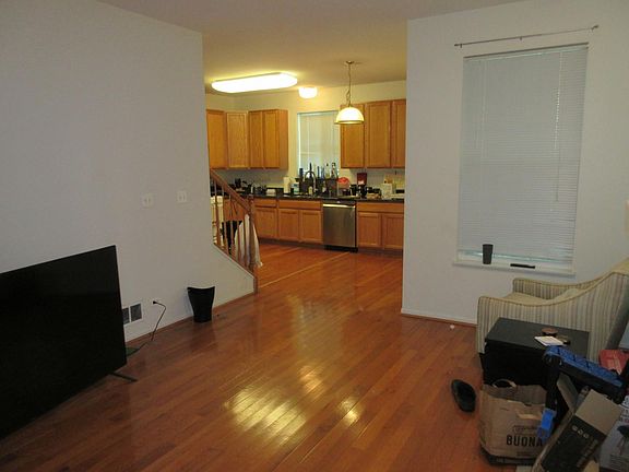 5th image of 816 Linden Cir