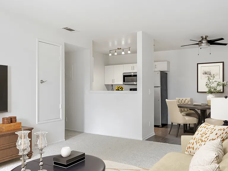 Rivera Apartments — Photo 8