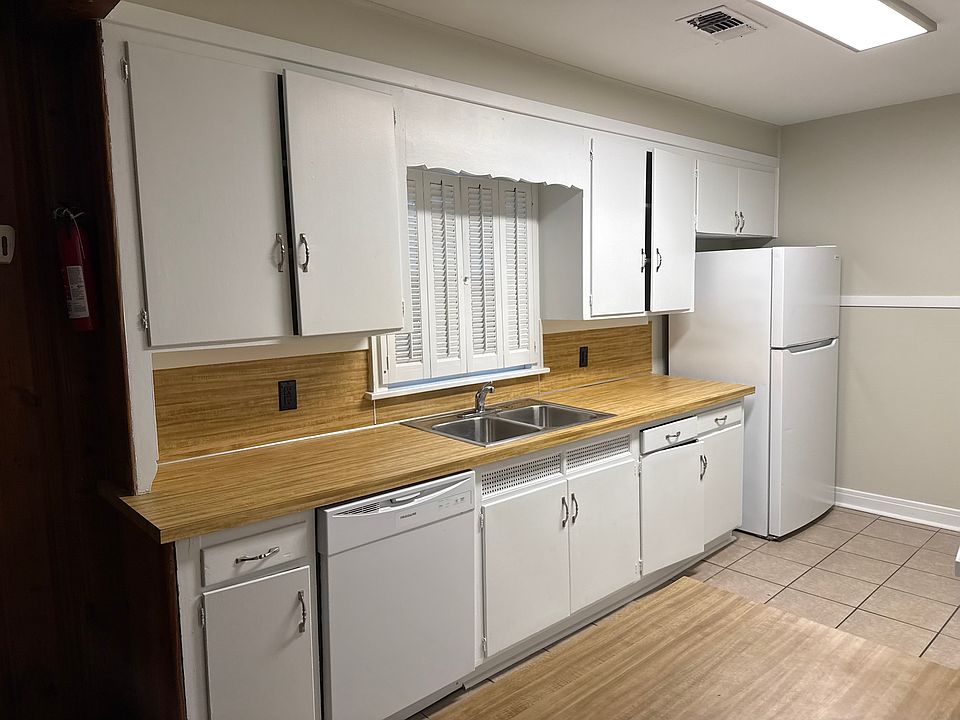 1st image of 1403 W 32nd Ave