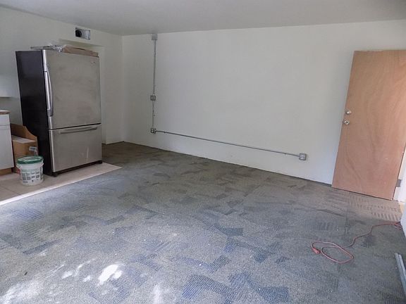 4th image of 618 Versailles Ave #12
