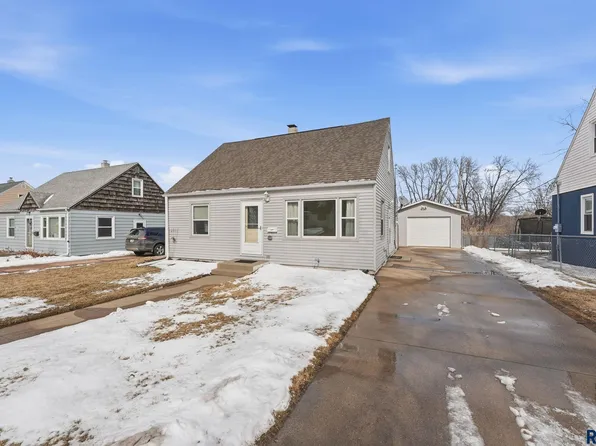 1632 S Frederick Dr, Sioux Falls, SD 57105