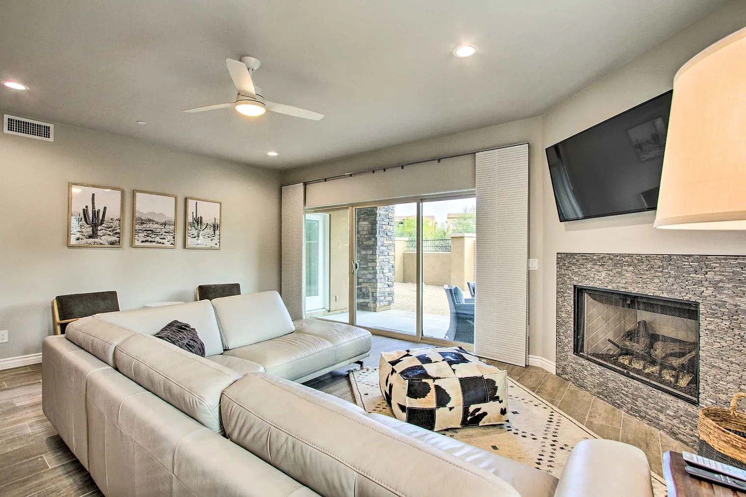 2 bed, 2.0 bath, 1227 sqft, $2,967 — Photo 2