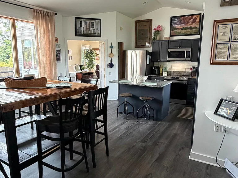 376 Cooper Dr — Photo 3