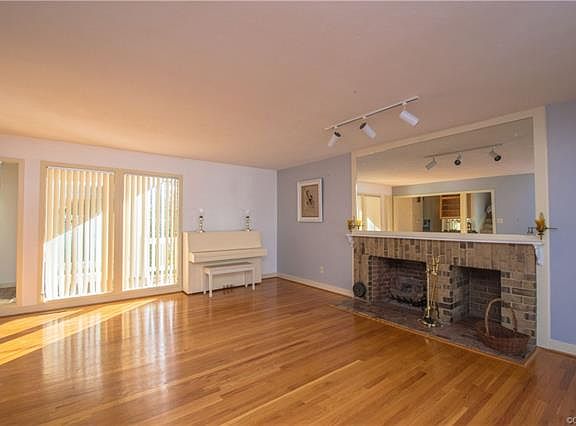 4th image of 2707 Burlwood Ct