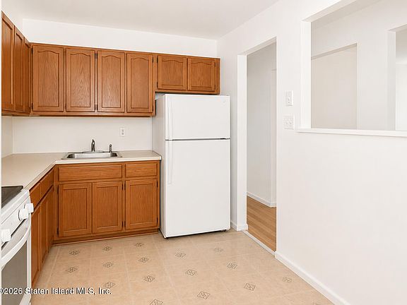 5th image of 76 Jules Dr Floor 2