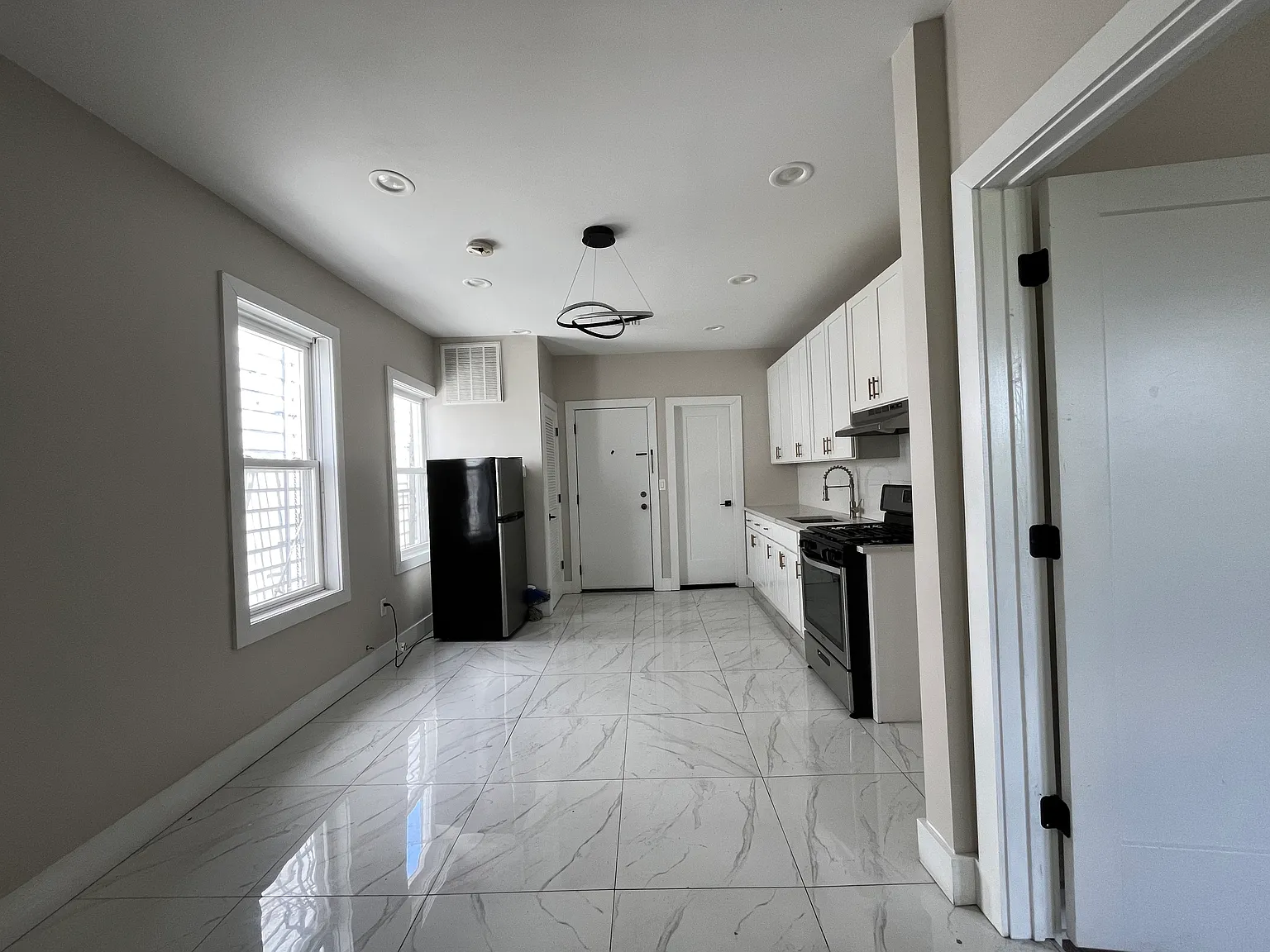 2 bed, 800 sqft, $2,100 — Photo 4