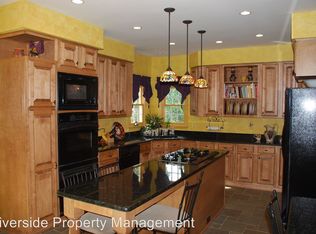 8620 Cross Oaks Ln, Fairfax Station, VA 22039