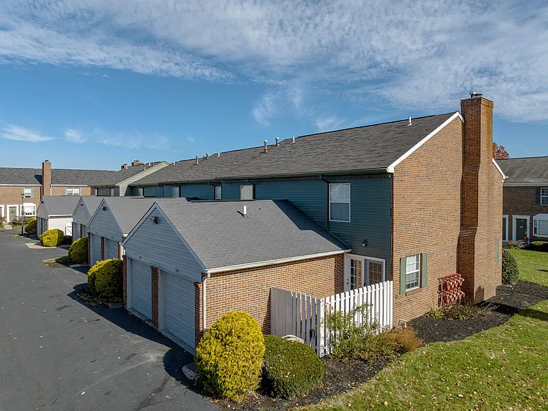 Heathermoor and Bedford Commons Apartments — Photo 25