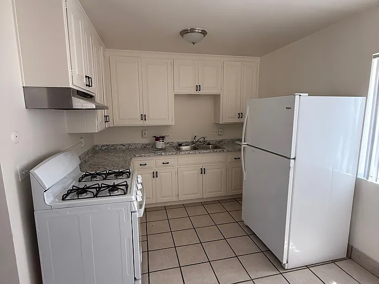 4495 Clairemont Dr #1 — Photo 3