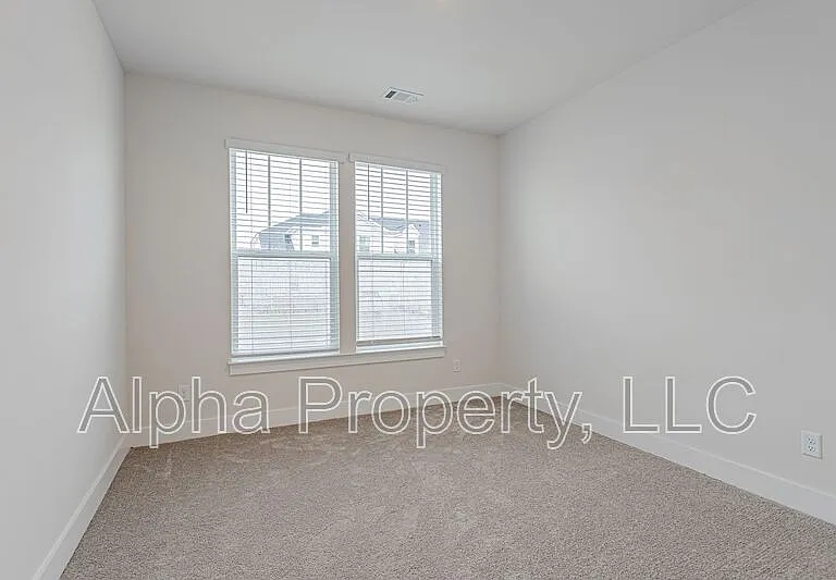 1554 Shallons Ct — Photo 5