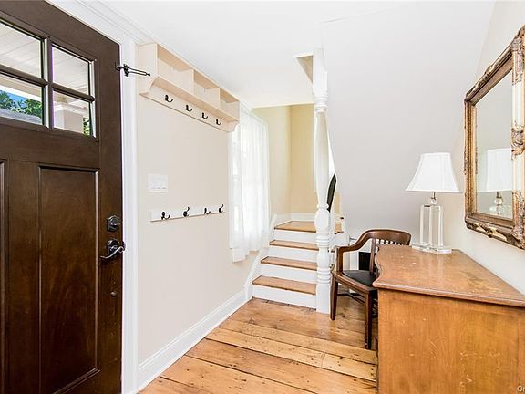 5th image of 85 Carpenter Ave