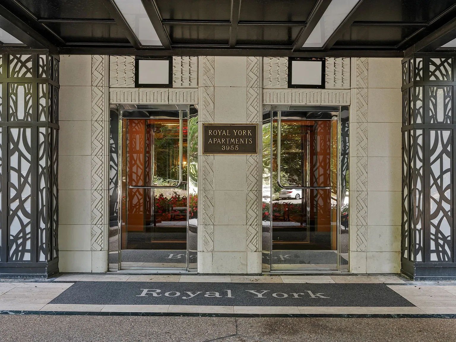 The Royal York Apartments — Photo 3
