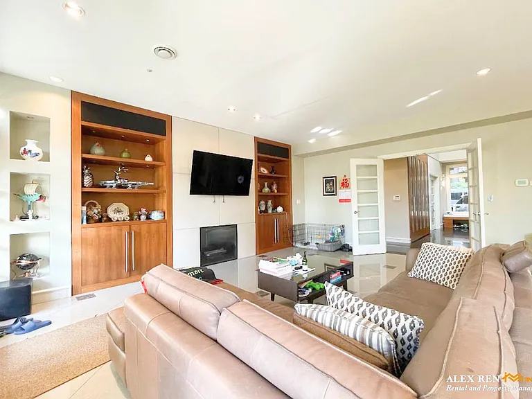 2838 SW Marine Dr — Photo 12
