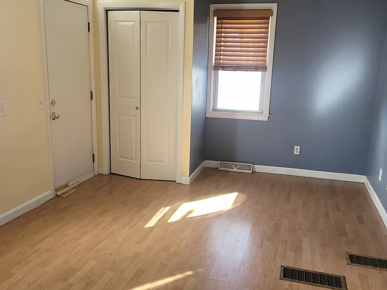 141 Bath St — Photo 6