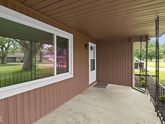 4th image of 724 Hillside Dr