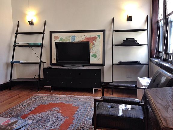 2nd image of 2046 W Berteau Ave APT 1