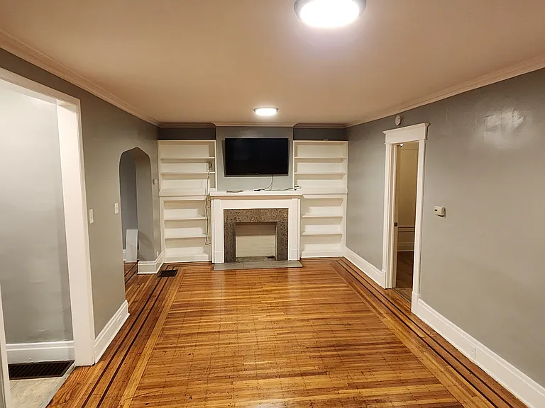 204 Winspear Ave #2 — Photo 9