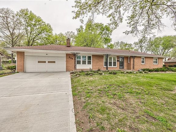 3rd image of 808 N Apache Dr
