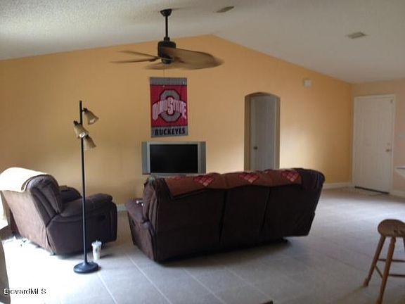 2nd image of 4550 Greenhill St