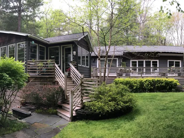 100 Onandaga Rd, Shohola, PA 18458