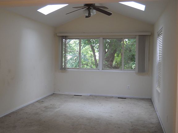 5th image of 15 Wagon Ln