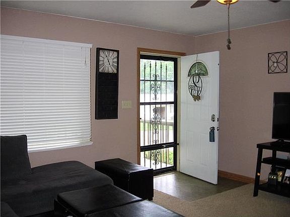 Front entryway to Living Room
