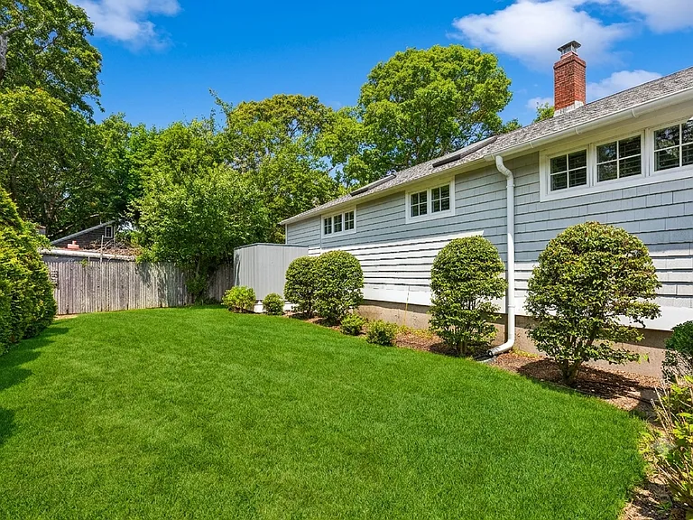 33 Bay Ave — Photo 21
