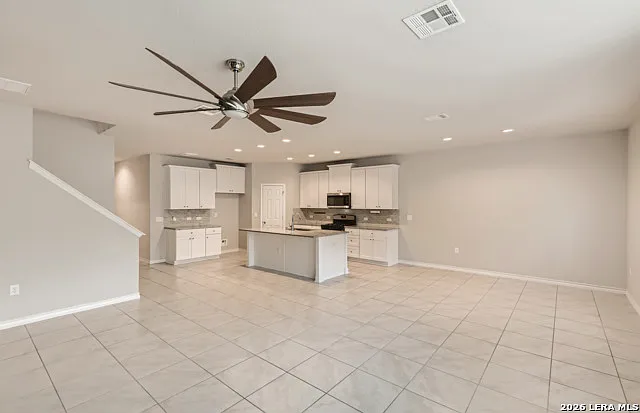 5 bed, 3.0 bath, 2838 sqft, $2,900 — Photo 3