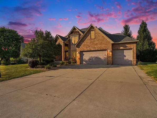 10739 Erie Dr, Winfield, IN 46307